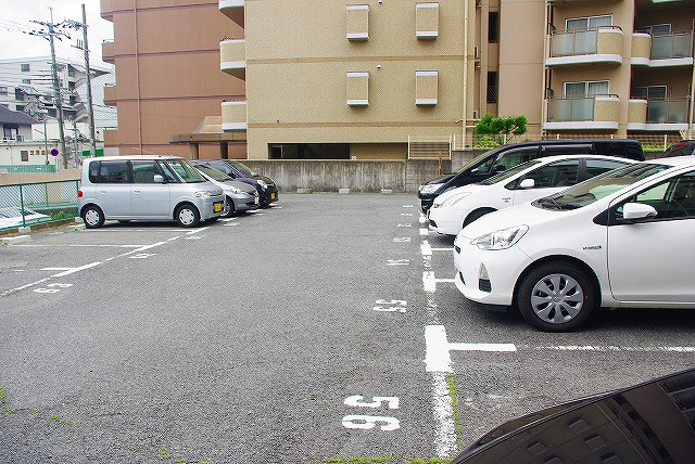 大宮モータープールの外観