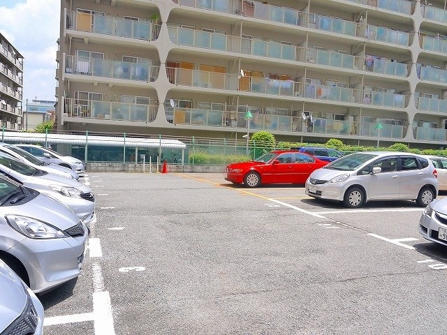 大宮モータープールの外観