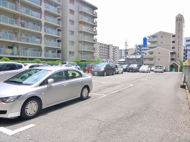 大宮モータープールの外観