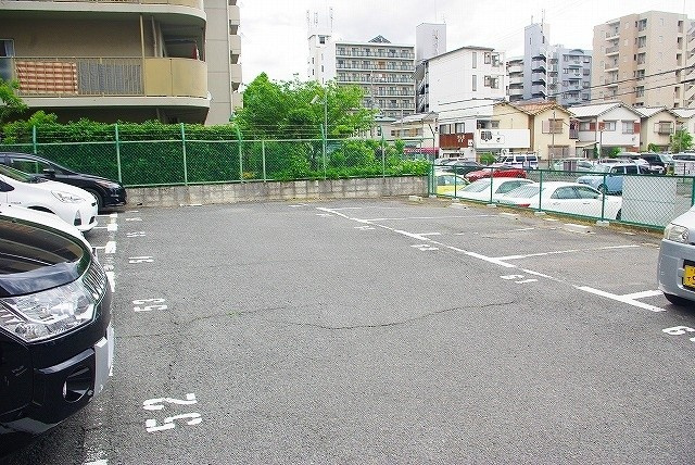 大宮モータープールの外観