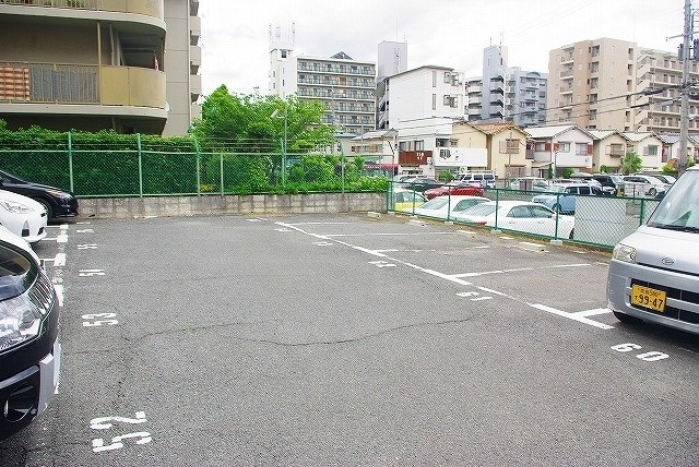 大宮モータープールの外観