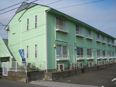 【外観】 | Ｕ－ＨＯＵＳＥトリトン | 木造2階建て南東向き　明るい緑の外壁です