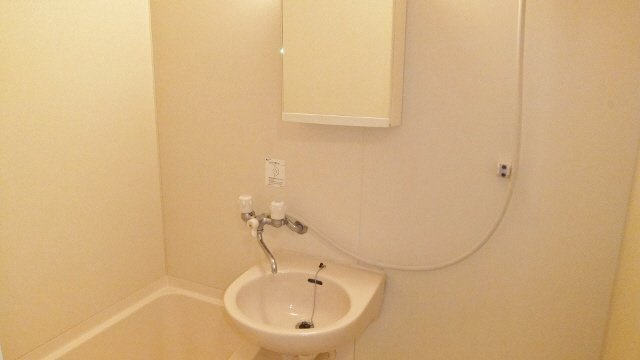 ＧＬＡＮＺ　Ａ・Ｙの洗面所|鏡の裏が収納です