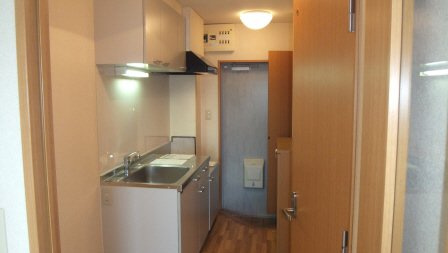 ＧＬＡＮＺ　Ａ・Ｙの玄関|居室からキッチン