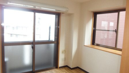 ＧＬＡＮＺ　Ａ・Ｙの居間・リビング|玄関脇に収納棚あり