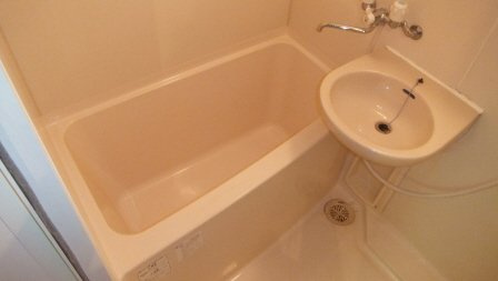 ＧＬＡＮＺ　Ａ・Ｙの浴室|洗面台付きです。