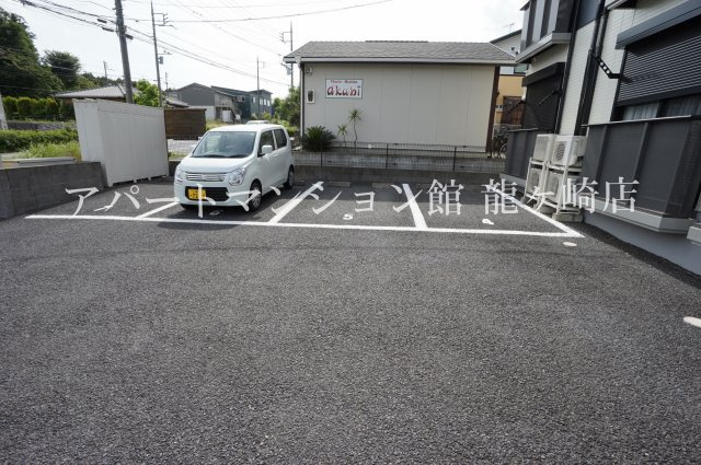 メゾン・ド・クレールの駐車場