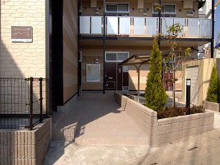 セゾンブラン三郷のエントランス