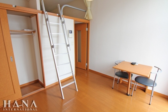 セゾンブラン三郷の洋室