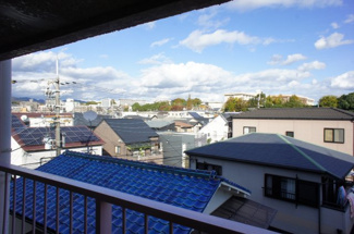 【展望】 | 朝日がまぶしい東向きのベランダからは開放的の眺望が楽しめます。
