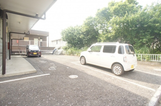 【駐車場】