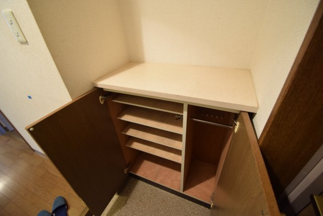 ベルグプレシャデス船橋の玄関|下駄箱つき