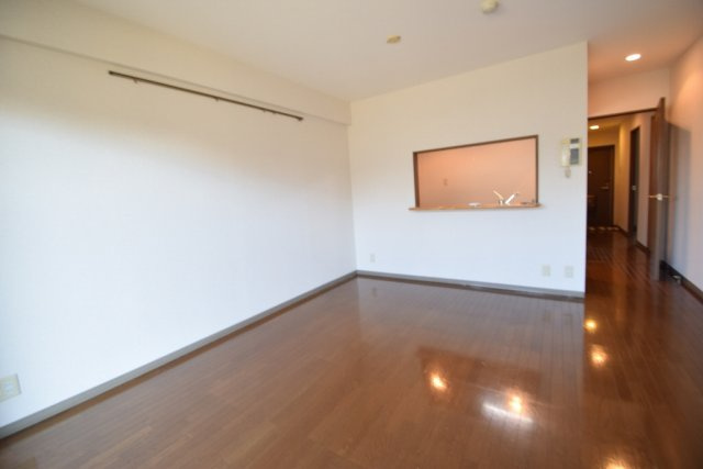 ベルグプレシャデス船橋の居間・リビング|室内キレイです。