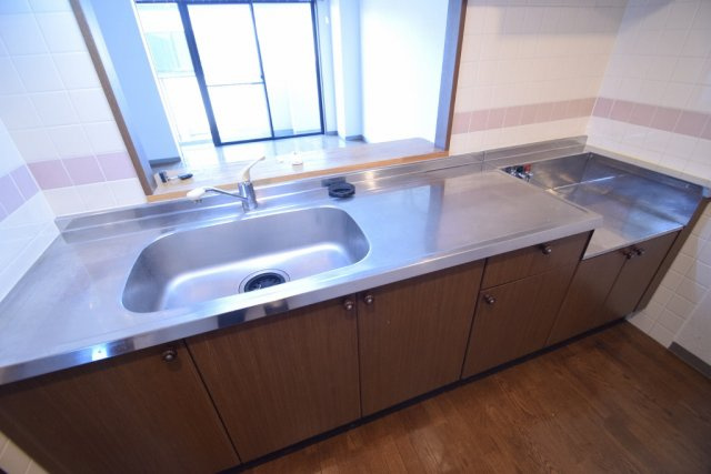 ベルグプレシャデス船橋のキッチン|綺麗で大きなキッチンです！