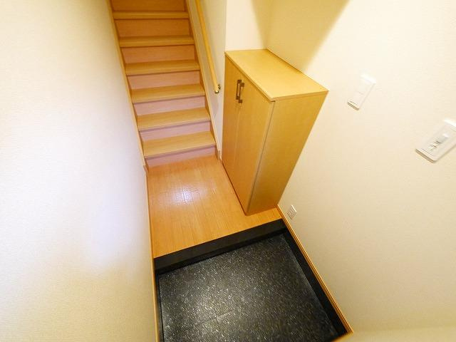 サンフィットヒルズ　Ｂの玄関|明るい玄関です