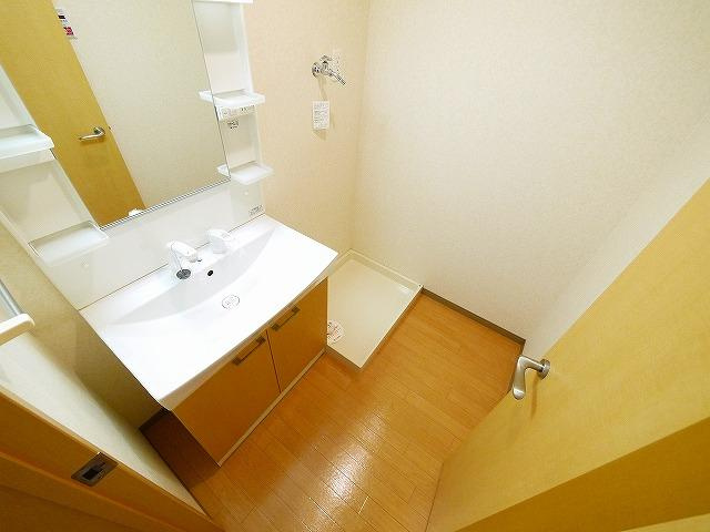 サンフィットヒルズ　Ｂの洗面所|ゆったりとスペースのある洗面所