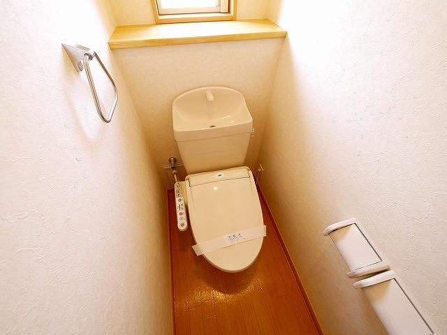 サンフィットヒルズ　Ｂのトイレ|落ち着いた色調のトイレです