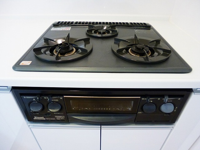 ParkAxis元浅草stageの設備|パークアクシス元浅草ステージのグリル付きガス３口システムキッチンです