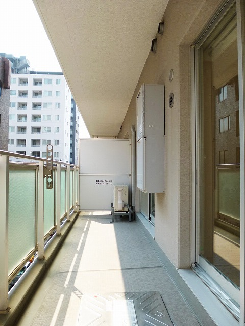 ParkAxis元浅草stageの設備|パークアクシス元浅草ステージの南向きワイドバルコニーです