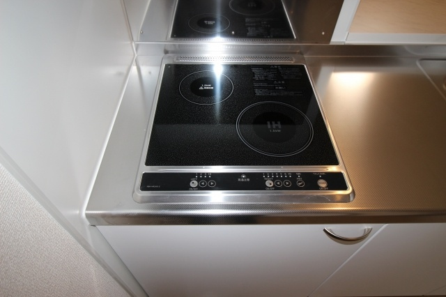 【キッチン】 | レオネクストＧＡＩＡ | ☆ＩＨコンロ１口＆ラジエントヒーター１口付☆