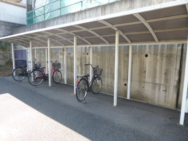 倉敷市二子のアパートのその他共用部分|自転車置き場