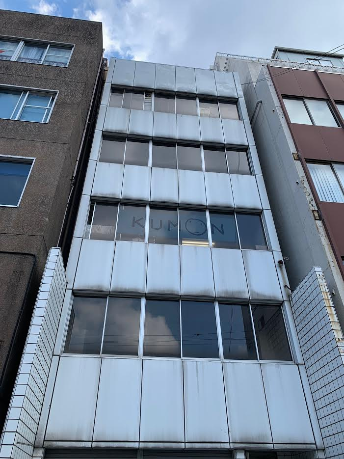 ビックウエストビル1号館の外観