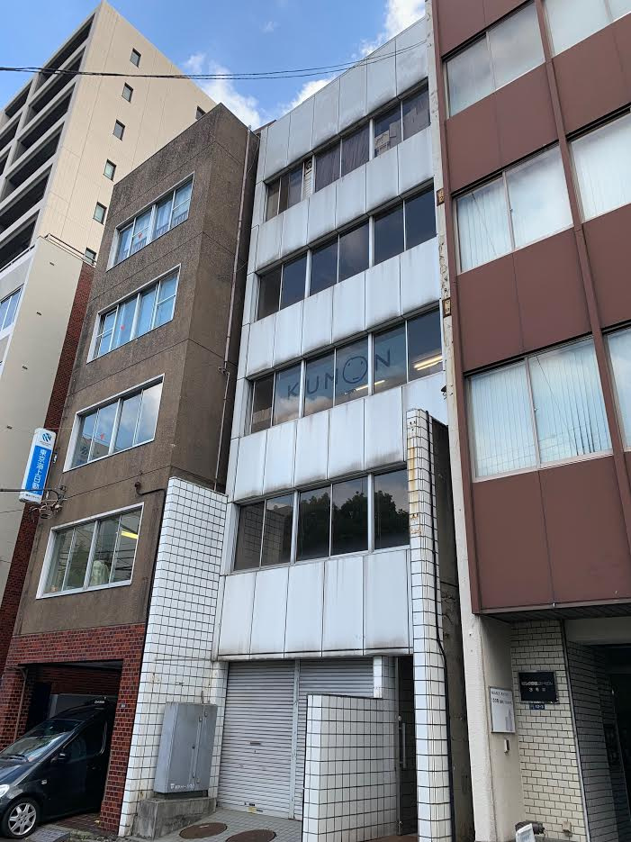 ビックウエストビル1号館の外観