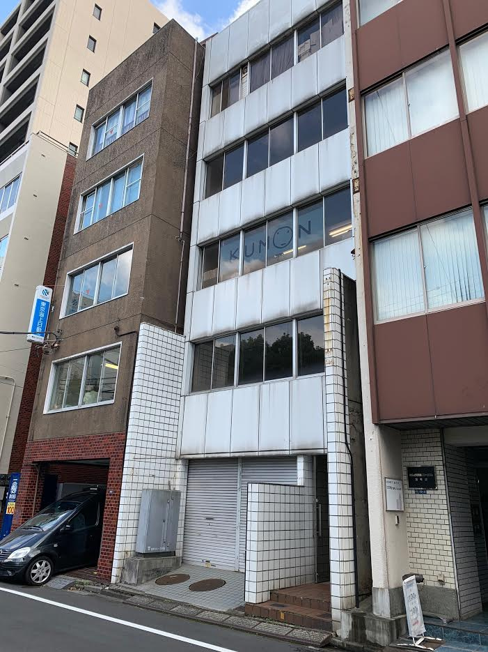 ビックウエストビル1号館の外観