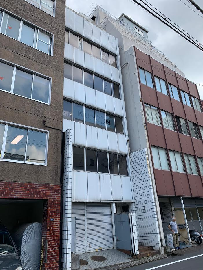 ビックウエストビル1号館の外観