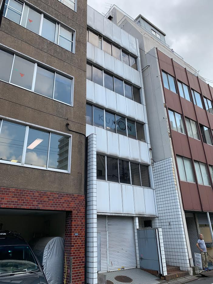 ビックウエストビル1号館の外観