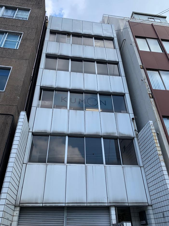 ビックウエストビル1号館の外観