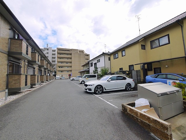 カサベルデ西大寺の駐車場|駐車場に車を止められます