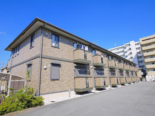 カサベルデ西大寺の外観|外はこのようになっています