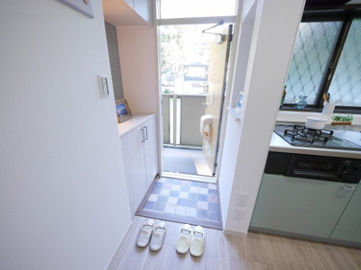 【玄関】 | シティハイム　バイリン | モデルルーム時の写真です。家具は撤去となります。