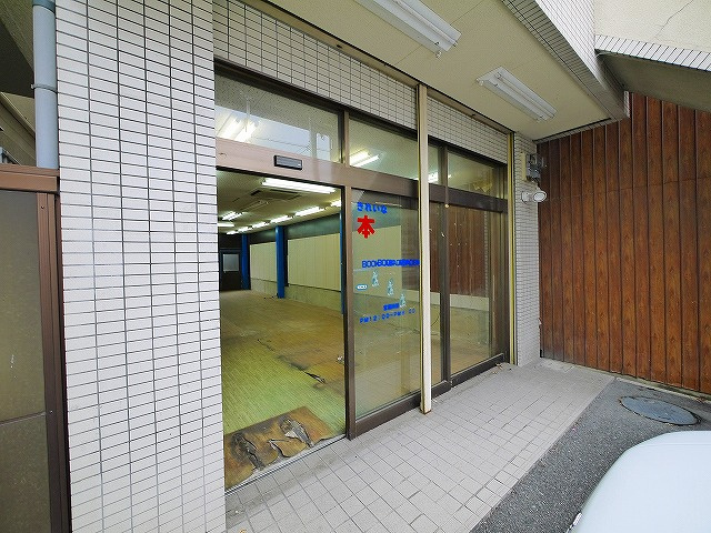 高田口町シティータワー郡山のエントランス