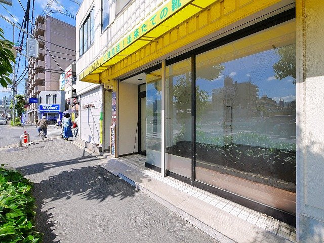 平井ビル（西）のエントランス