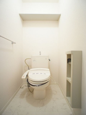 【トイレ】 | メゾン・ボヌールC | 温水洗浄暖房便座機能付きです♪