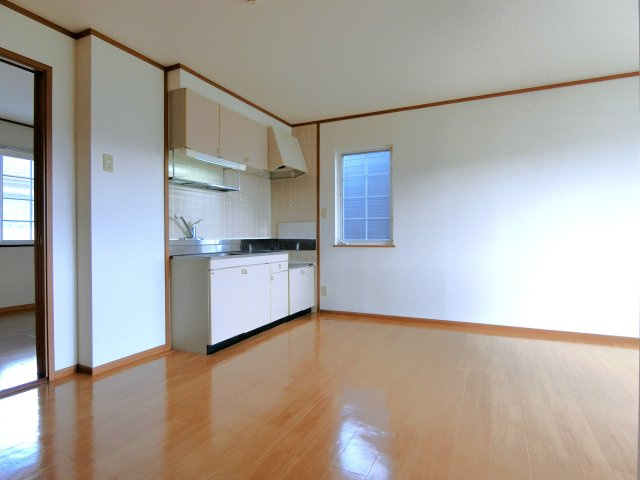 ガーデンプレイスⅡの居間・リビング