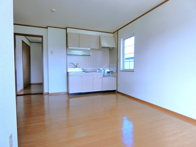 ガーデンプレイスⅡの居間・リビング