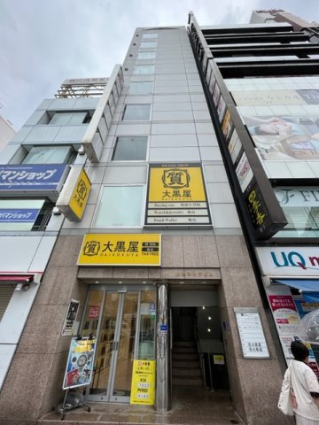 上野シルクビルの外観