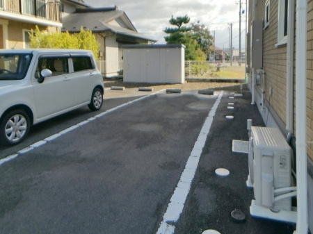 キャトルスクアール本宮の駐車場