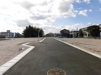 【前面道路含む現地写真】 | 分譲地内の道路