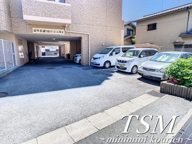 ブランカ・ベルヴィルの駐車場