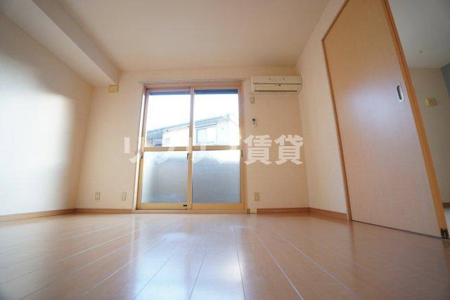 ヴェルクレール壱番館の居間・リビング