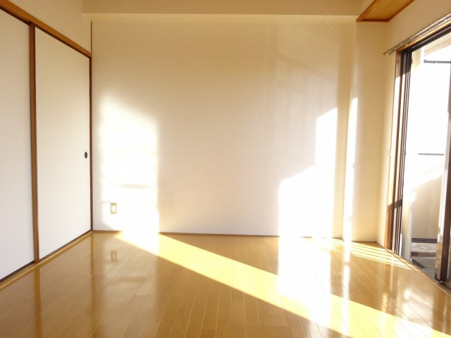ニューハイツ松川の洋室