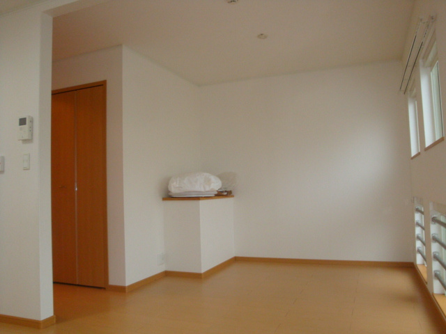 ジュネスコートの居間・リビング