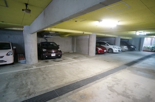 MUCCS珍樹園の駐車場|地下駐車場です