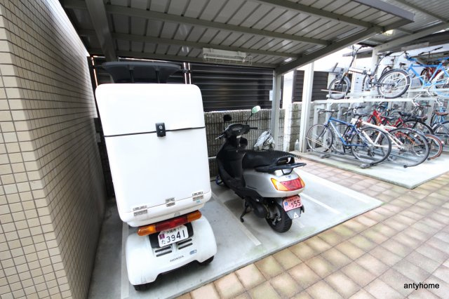 レジュールアッシュ梅田イースト　仲介手数料無料の駐車場