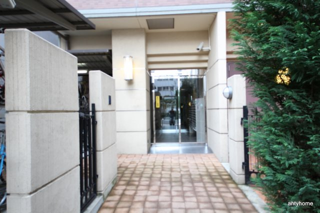 レジュールアッシュ梅田イースト　仲介手数料無料のエントランス