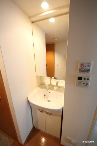 レジュールアッシュ梅田イースト　仲介手数料無料の洗面所